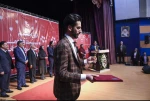 هنرمند شهرستان دورود بهترین کارگردانی جشنواره تاتر منطقه ای لاله های سرخ را به خود اختصاص داد  2