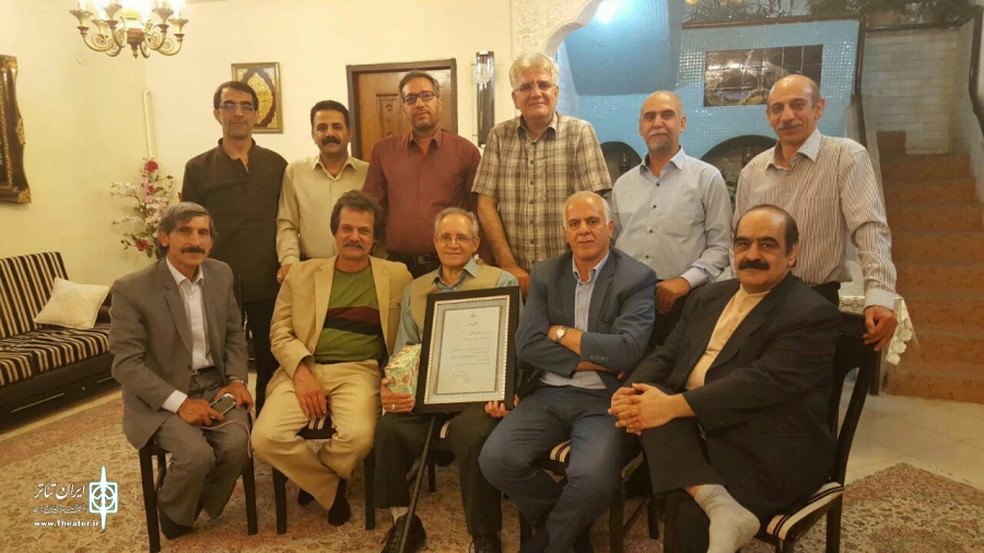 به همت انجمن هنرهای نمایشی استان لرستان به پاس دو دهه فعالیت هنری  از جناب آقای علیرضا قوامی تقدیر بعمل آمد 2