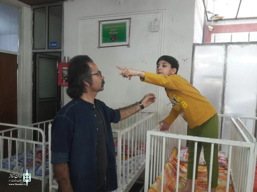 به بهانه برگزاری کارگاه بازیگری در استان لرستان  اجرای نمایش پانتومیم توسط آقای نصرآبادیان 3