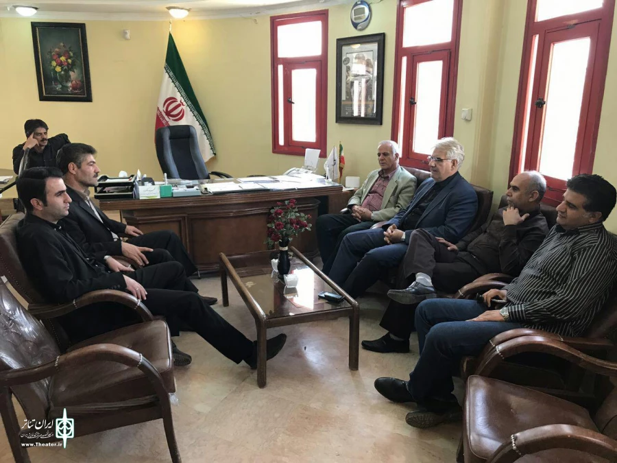 اولین جلسه هم اندیشی هنرمندان تئاتر دفترنمایندگی شهرستان ازنا برگزار شد 2