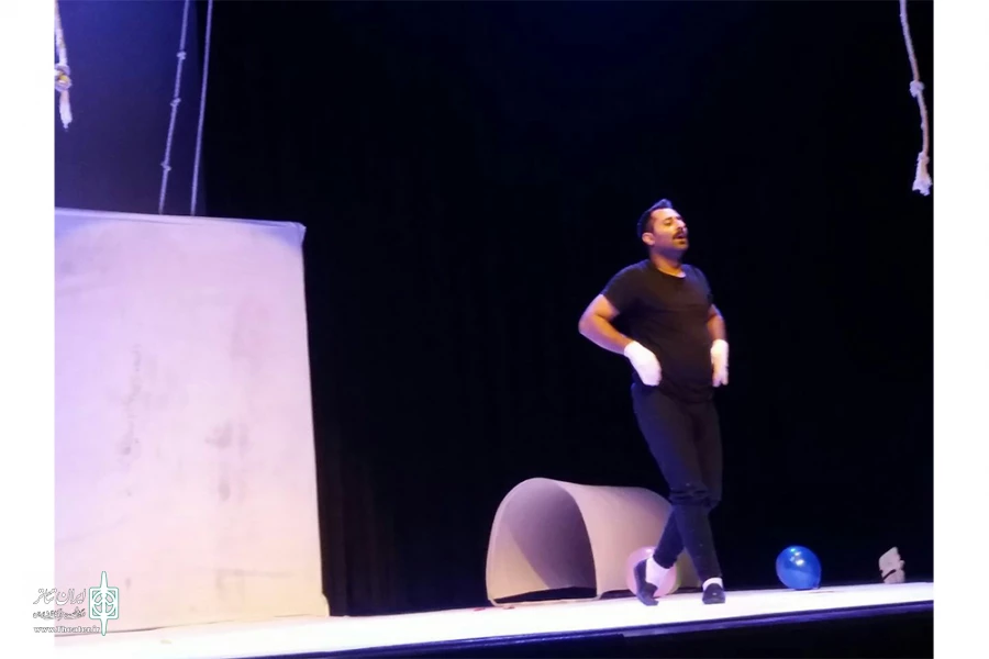 نمایش «نطفه در بند » به روی صحنه رفت. 4