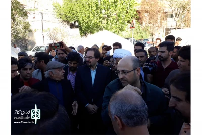 برای ابراز همدردی با مردم سیل زده

هنرمندان تئاتر لرستان  به  کمک مردم سیل زده  رفتند