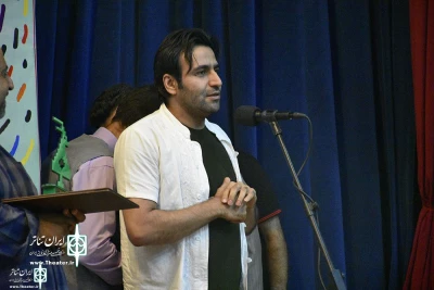 نویسنده وکارگردان تئاترنمایش این کجا وآن کجا

استقبال از جشنواره هرسین بی‌نظیر بود