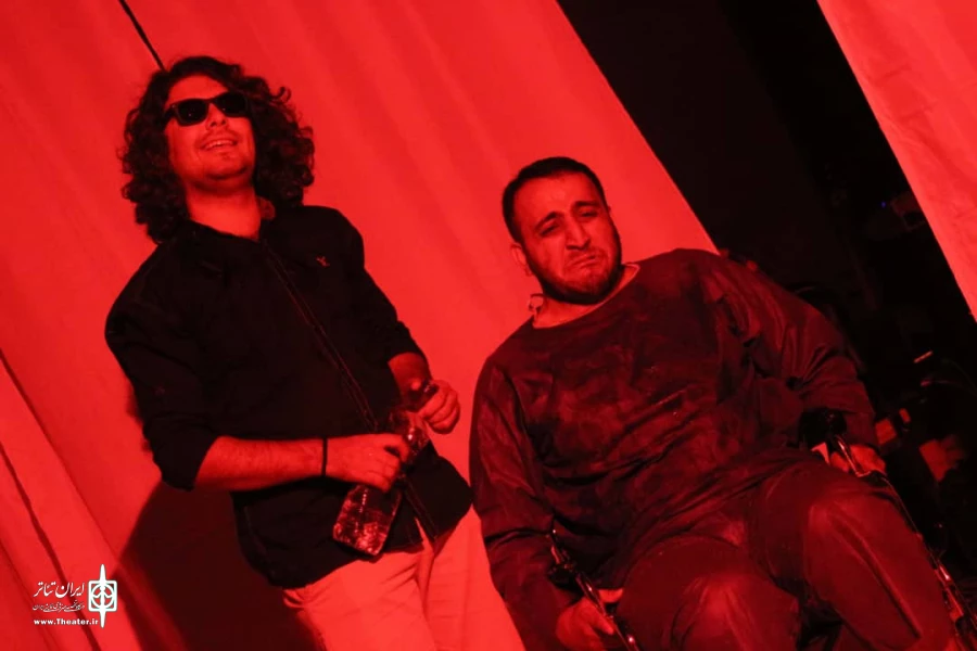 نمایش R.E.Q
