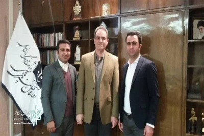 شهرام کرمی در دیدار با مسئول انجمن هنرهای نمایشی و دبیر اجرایی هشتمین جشنواره منطقه ای اتودهای نمایشی ازنا:

در حد توان از برگزاری این جشنواره حمایت می‌کنیم