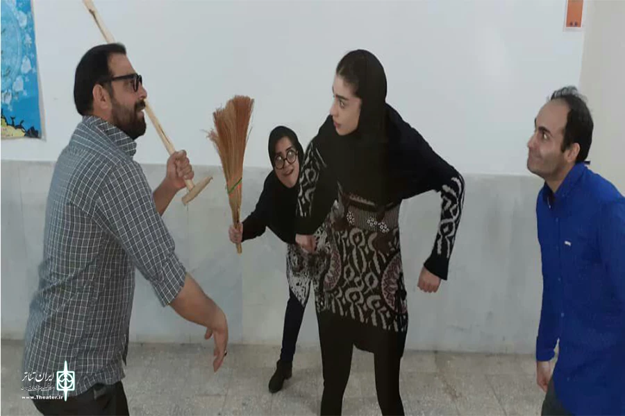 در شهرستان اشترینان به روی صحنه رفت. 2