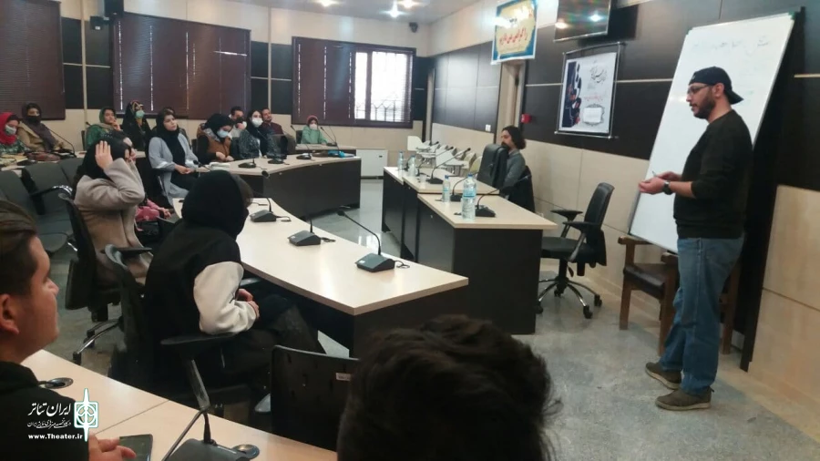 برگزاری کارگاه آموزشی تئاتر با محوریت « بینش و کار هنرمند » برگزار شد. 2