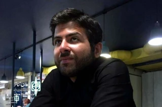آرش رضایی نمایشنامه‌نویس حاضر در جشنواره ایثار قم

هر برگ زندگی شهدا قصه‌ای جاودان است