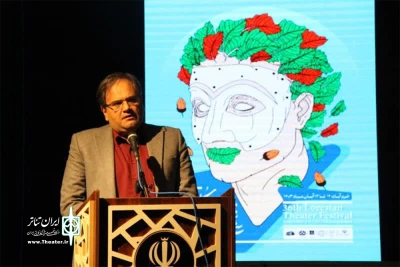 حمید نیلی در آیین اختتامیه جشنواره تئاتر استان لرستان مطرح کرد:

تئاتر هنر فرهنگ‌ساز است