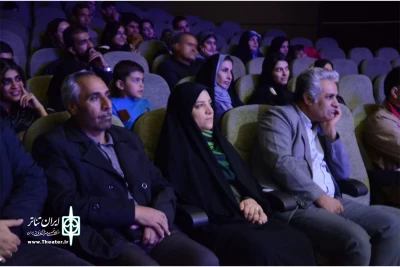 همزمان با پنجمین شب اجرا؛

مدیرکل فرهنگ و ارشاد اسلامی لرستان به تماشای نمایش «خرچنگ‌ها» نشست