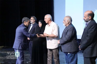 برگزیدگان نخستین جشنواره نمایش‌نامه‌خوانی «آوای لرستان» در خرم‌آباد معرفی و تجلیل شدند.